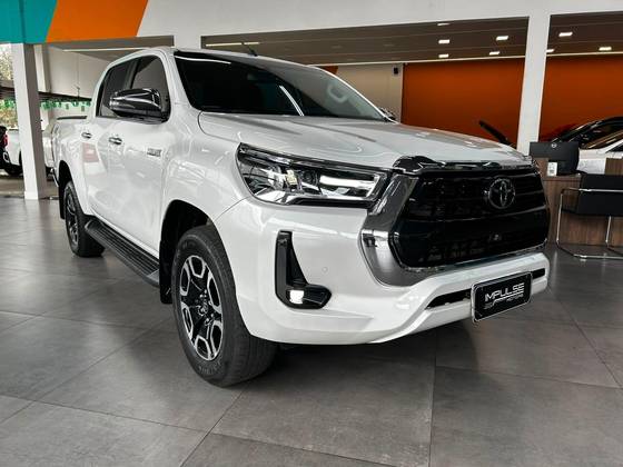 TOYOTA HILUX 2.8 D-4D TURBO DIESEL CD SRX 4X4 AUTOMÁTICO